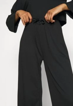 Presupuesto ⭐ Anna Field WIDE FIT JOGGERS - Pantalones Deportivos - Black, Mujer 🎉 -Elegancia Femenina Tienda 40dde0bee002473297f6577f3d102a27