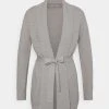 Cupón 🧨 Anna Field BELTED CARDIGAN - Chaqueta De Punto - Grey, Mujer 🛒 -Elegancia Femenina Tienda 6cf8c03e975b4acb9d2904d46996b097