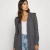 Lo mas barato 🥰 Anna Field Chaqueta De Punto - Dark Grey Melange, Mujer ✨ 2 Lo mas barato 🥰 Anna Field Chaqueta De Punto - Dark Grey Melange, Mujer ✨ -Elegancia Femenina Tienda 70c3513ee42b4d06a74f21f079744fac