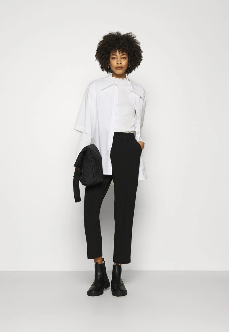 Toma de corriente ✨ Anna Field BASIC BUSSINESS PANTS WITH PINTUCKS - Pantalones - Black, Mujer 🧨 4 Toma de corriente ✨ Anna Field BASIC BUSSINESS PANTS WITH PINTUCKS - Pantalones - Black, Mujer 🧨 - Imagen 2