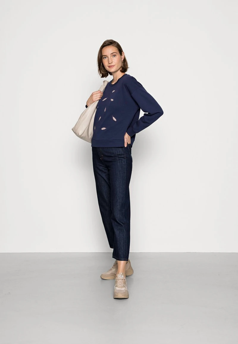 Venta al por mayor 🔥 Anna Field Embroidered Sweatshirt Regular Fit - Sudadera - Dark Blue, Mujer 🤩 4 Venta al por mayor 🔥 Anna Field Embroidered Sweatshirt Regular Fit - Sudadera - Dark Blue, Mujer 🤩 - Imagen 2